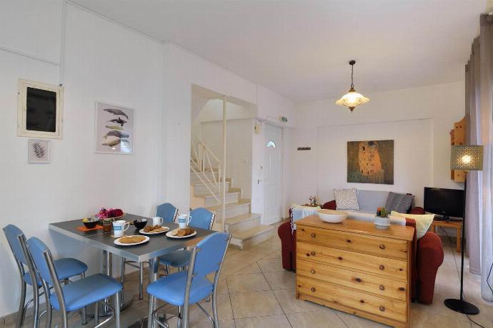  . - Villa Cleo . (Photo Gallery) }}