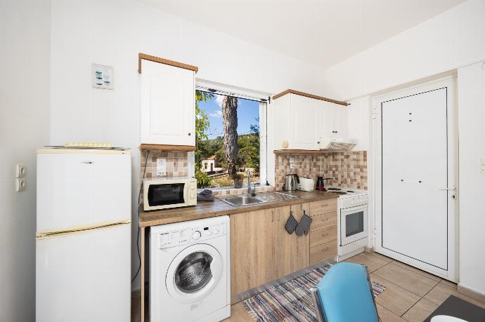 Equipped kitchen . - Villa Cleo . (Photo Gallery) }}