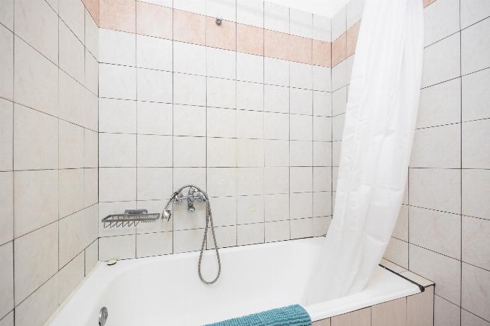 En suite bathroom with bath and shower . - Villa Cleo . (Photo Gallery) }}