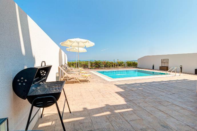  . - Villa Aglaia . (Photo Gallery) }}