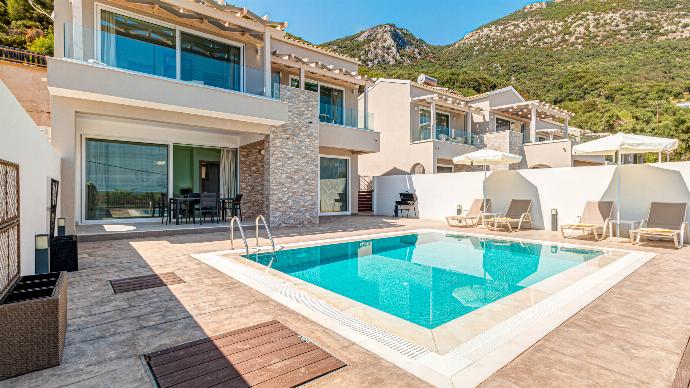  . - Villa Aglaia . (Photo Gallery) }}