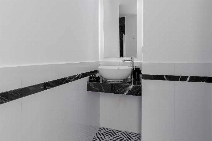  . - Villa Aglaia . (Photo Gallery) }}