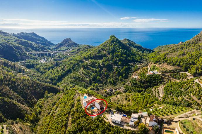 Aerial view showing location of villa . - Villa Alvarez . (Photo Gallery) }}