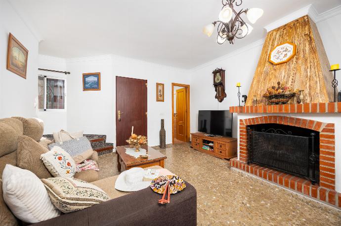 Open-plan living room with sofa, dining area, kitchen, ornamental fireplace, A/C, WiFi internet, and satellite TV . - Villa Alvarez . (Photo Gallery) }}