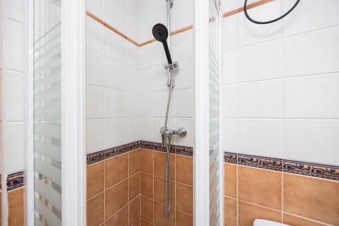 Family bathroom with shower . - Villa Alvarez . (Photo Gallery) }}
