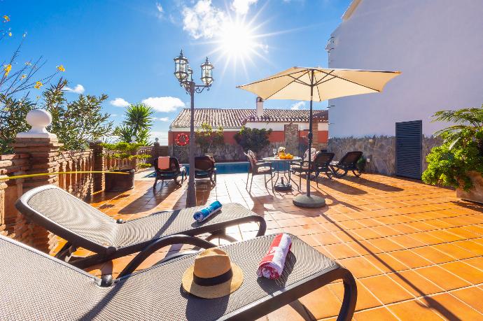 Terrace area . - Villa Alvarez . (Photo Gallery) }}