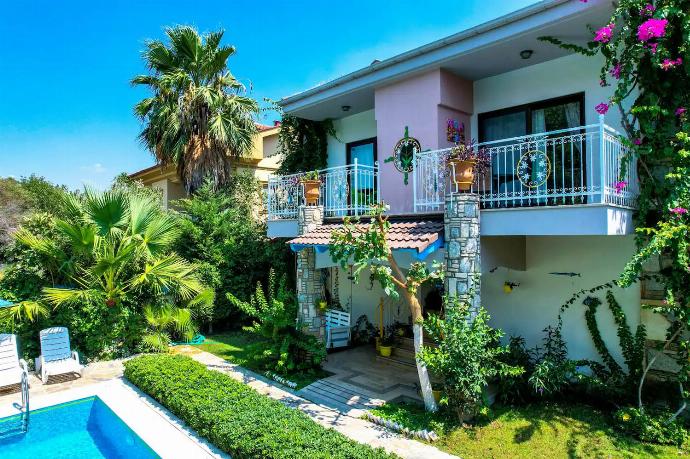  . - Villa Garden Island . (Photo Gallery) }}