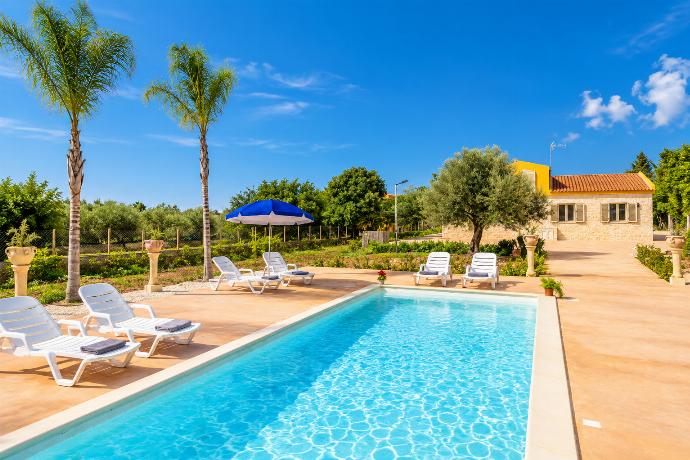 Beautiful villa with private pool and terrace . - Villa Fenice . (Photo Gallery) }}
