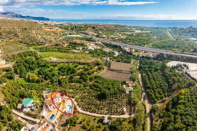 Aerial view showing location of villa . - Villa Los Naranjos . (Galleria fotografica) }}