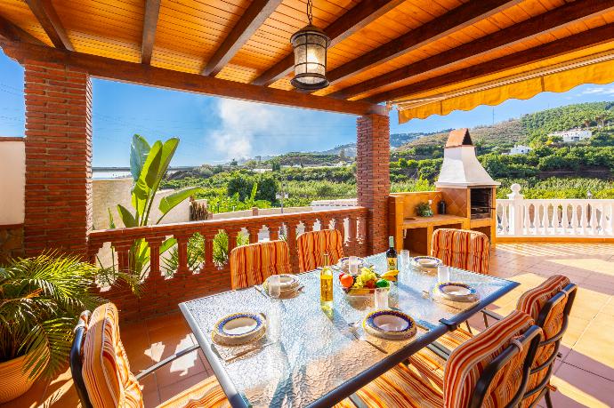 Sheltered terrace area . - Villa Los Naranjos . (Photo Gallery) }}