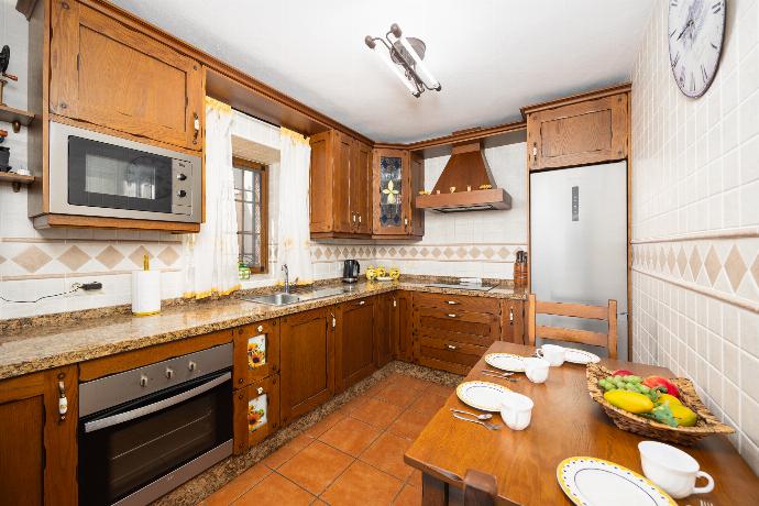 Equipped kitchen . - Villa Los Naranjos . (Photo Gallery) }}