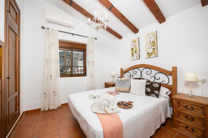 Double bedroom with A/C . - Villa Los Naranjos . (Photo Gallery) }}