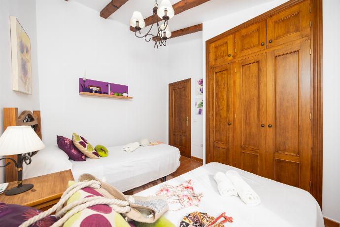 Twin bedroom with A/C . - Villa Los Naranjos . (Photo Gallery) }}