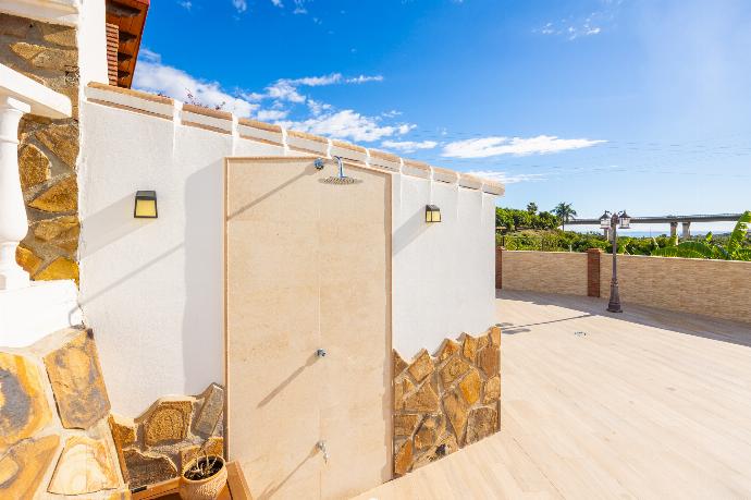 Outdoor shower . - Villa Los Naranjos . (Photo Gallery) }}