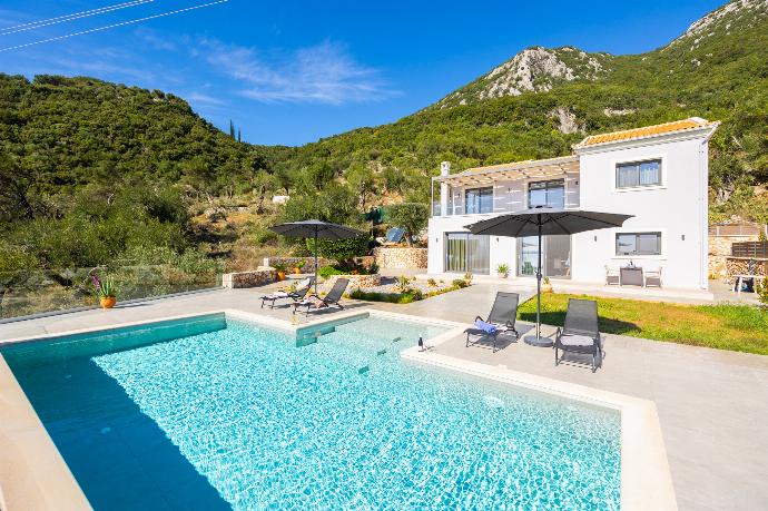  . - Villa Chronis . (Photo Gallery) }}