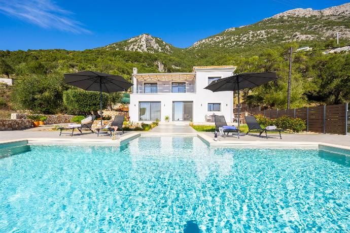  . - Villa Chronis . (Photo Gallery) }}