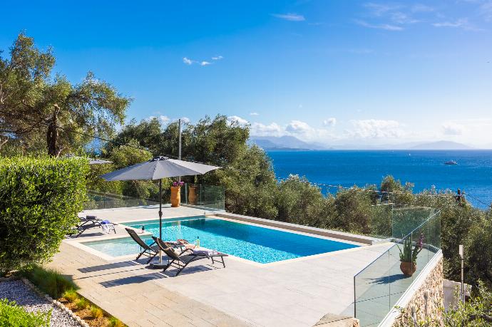  . - Villa Chronis . (Photo Gallery) }}