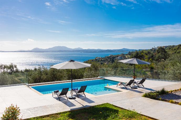  . - Villa Chronis . (Photo Gallery) }}