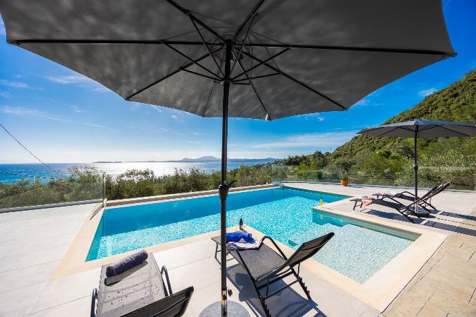  . - Villa Chronis . (Photo Gallery) }}