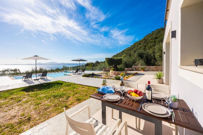  . - Villa Chronis . (Photo Gallery) }}