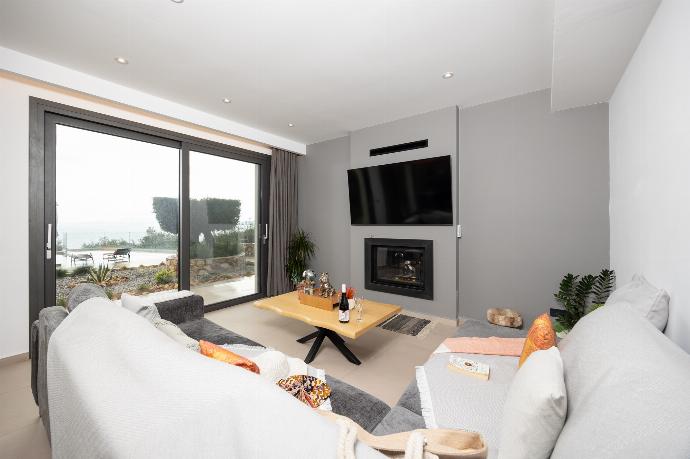  . - Villa Chronis . (Photo Gallery) }}