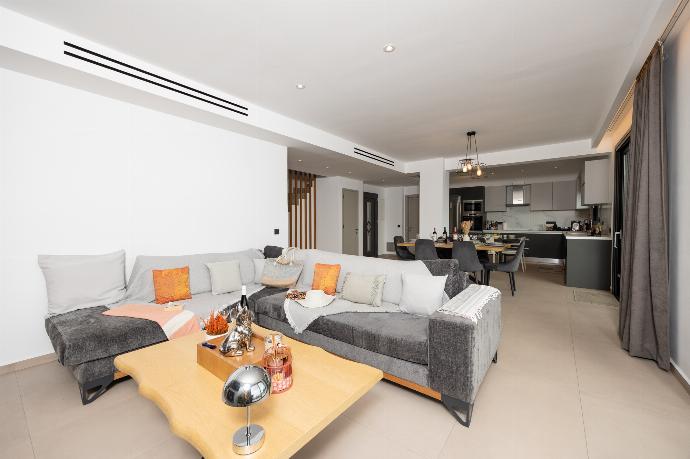  . - Villa Chronis . (Photo Gallery) }}