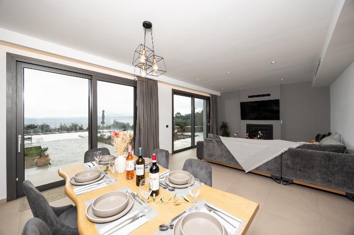  . - Villa Chronis . (Photo Gallery) }}