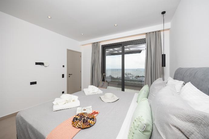  . - Villa Chronis . (Photo Gallery) }}