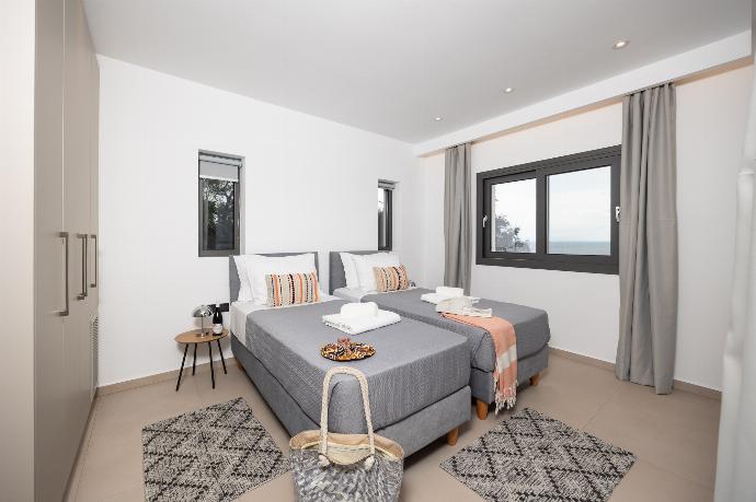  . - Villa Chronis . (Photo Gallery) }}