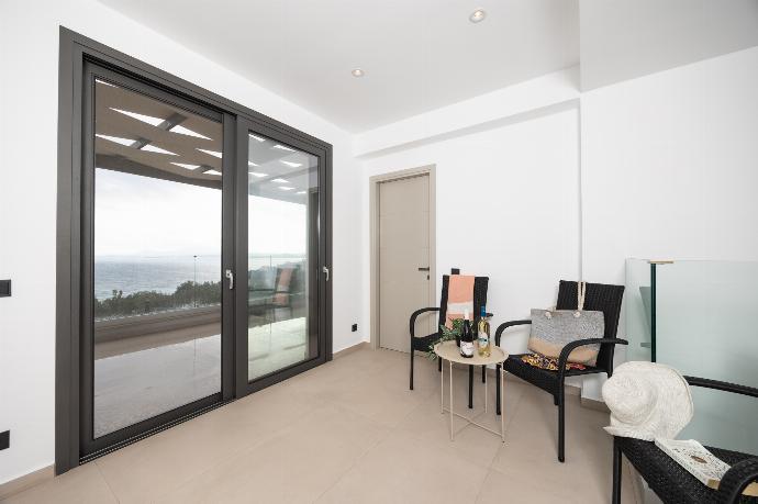  . - Villa Chronis . (Photo Gallery) }}