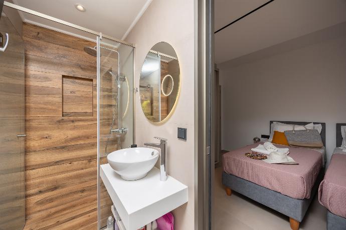 , . - Villa Chronis . (Photo Gallery) }}