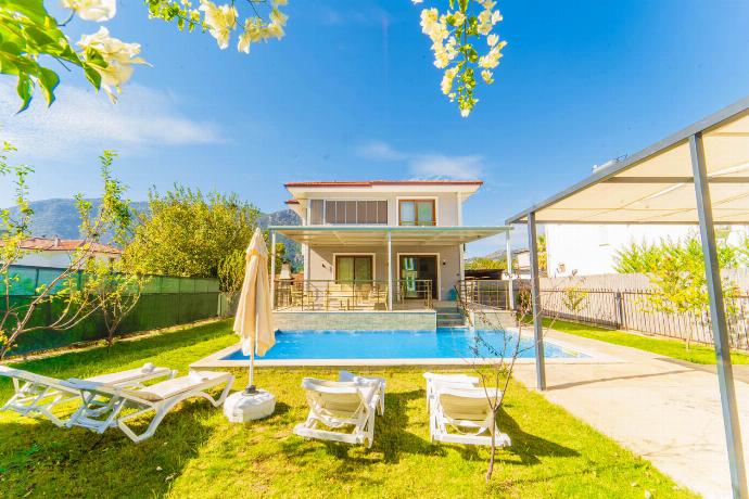  . - Villa Serafina . (Photo Gallery) }}