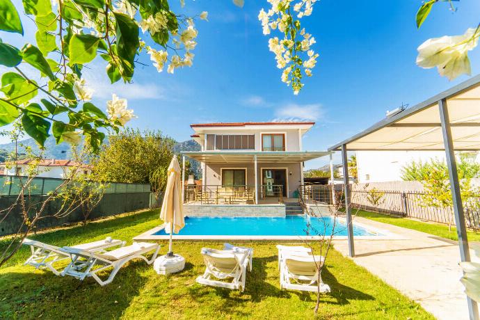  . - Villa Serafina . (Photo Gallery) }}