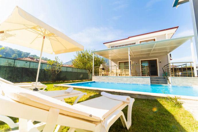  . - Villa Serafina . (Photo Gallery) }}