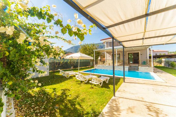  . - Villa Serafina . (Photo Gallery) }}