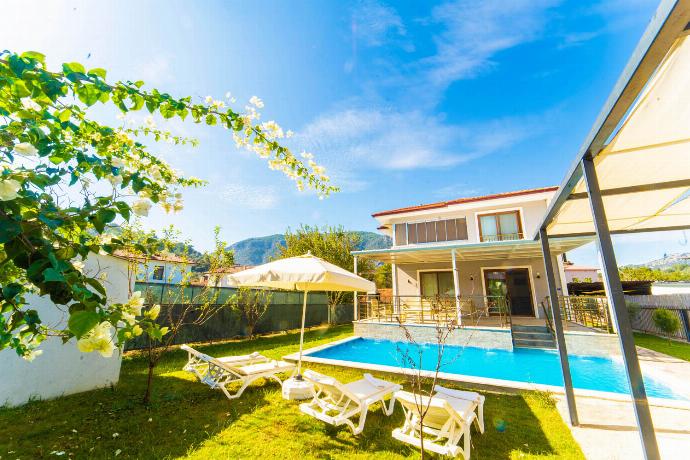  . - Villa Serafina . (Photo Gallery) }}