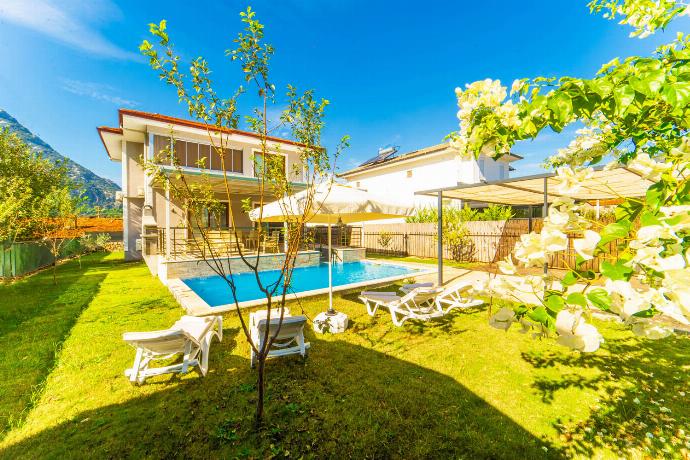  . - Villa Serafina . (Photo Gallery) }}