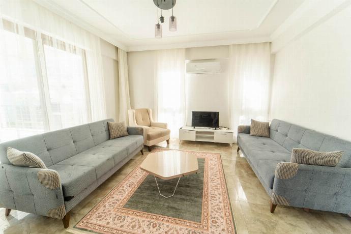  . - Villa Serafina . (Photo Gallery) }}