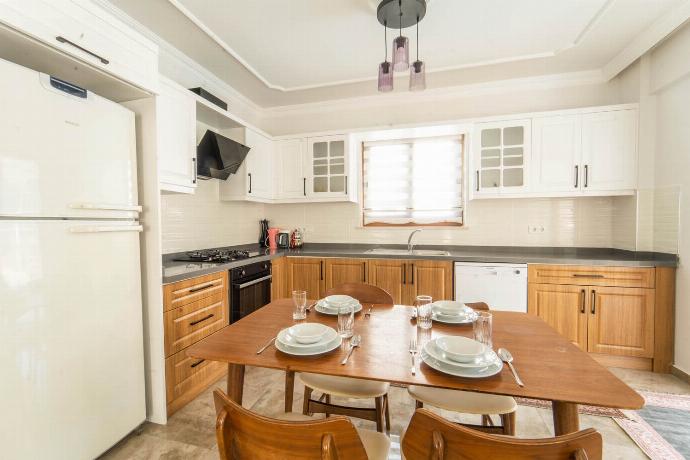  . - Villa Serafina . (Photo Gallery) }}