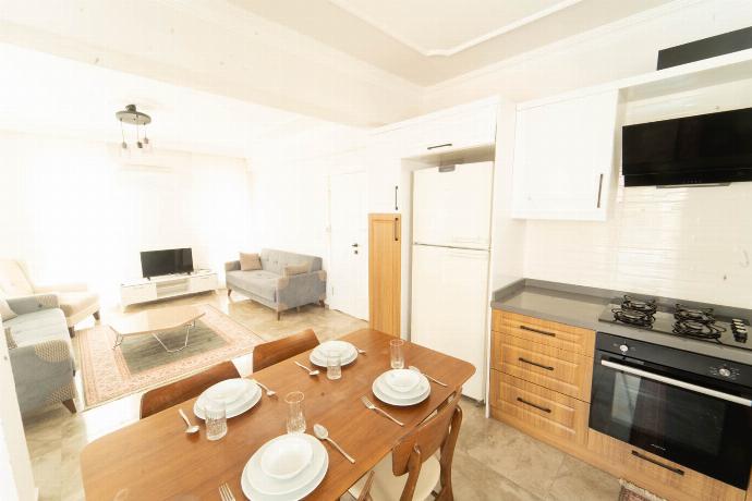  . - Villa Serafina . (Photo Gallery) }}