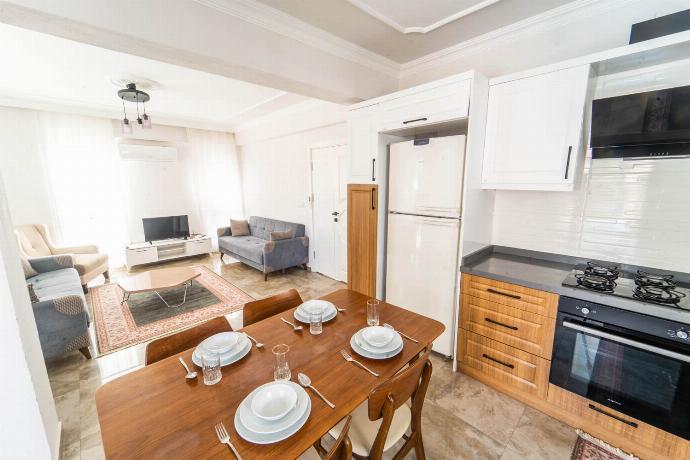  . - Villa Serafina . (Photo Gallery) }}