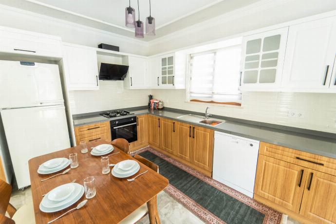  . - Villa Serafina . (Photo Gallery) }}