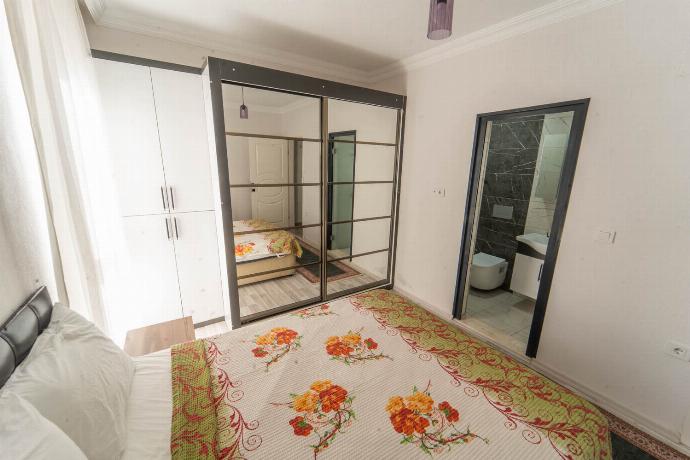  . - Villa Serafina . (Photo Gallery) }}