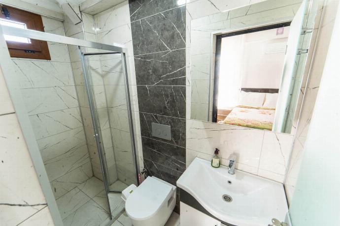  . - Villa Serafina . (Photo Gallery) }}