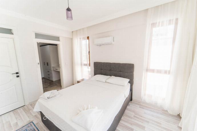  . - Villa Serafina . (Photo Gallery) }}