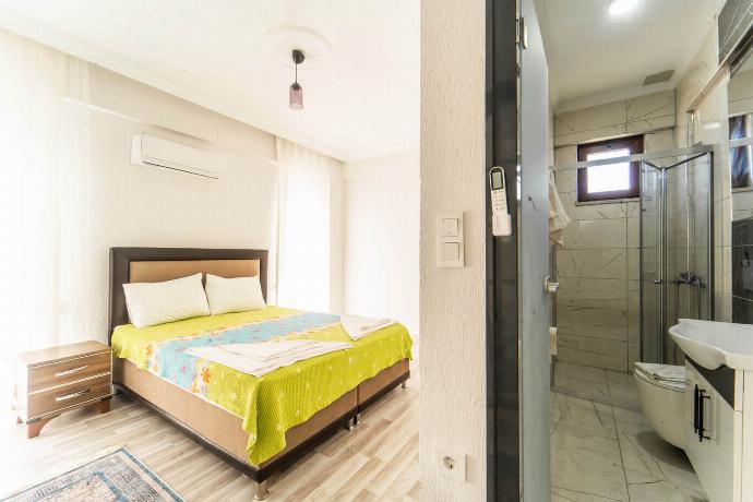  . - Villa Serafina . (Photo Gallery) }}