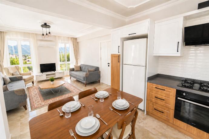  . - Villa Serafina . (Photo Gallery) }}