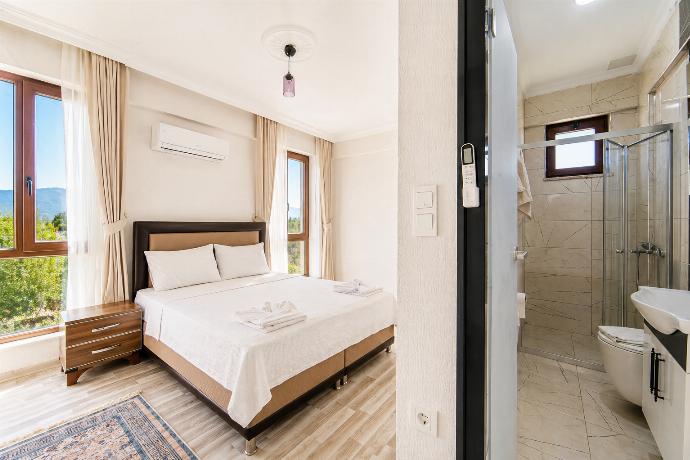  . - Villa Serafina . (Photo Gallery) }}