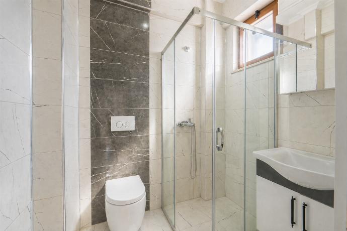  . - Villa Serafina . (Photo Gallery) }}