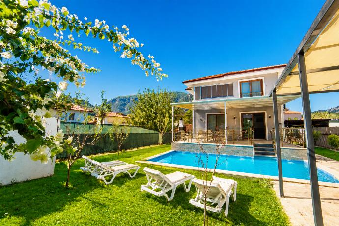  . - Villa Serafina . (Photo Gallery) }}